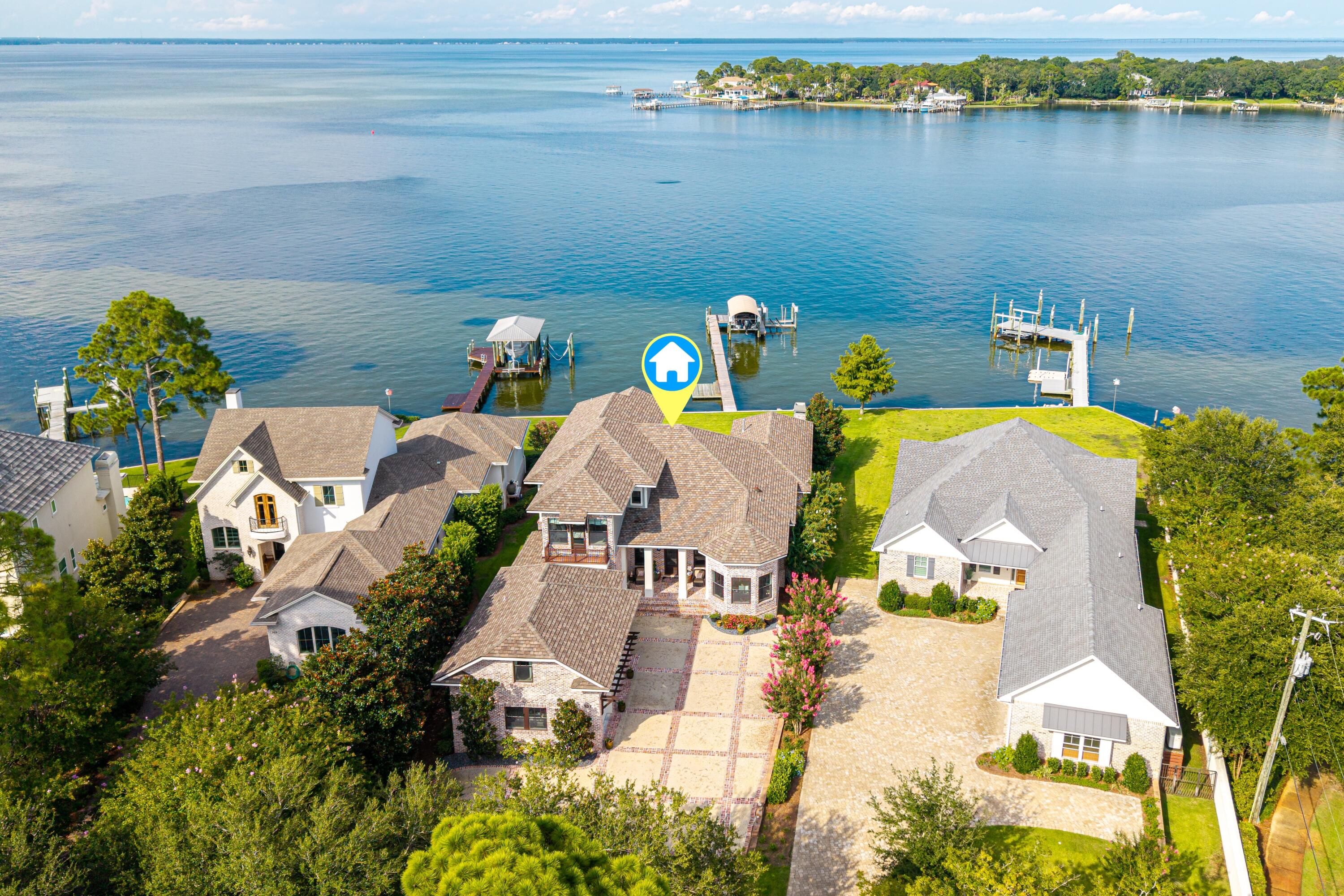 907 Peacock's Point Drive