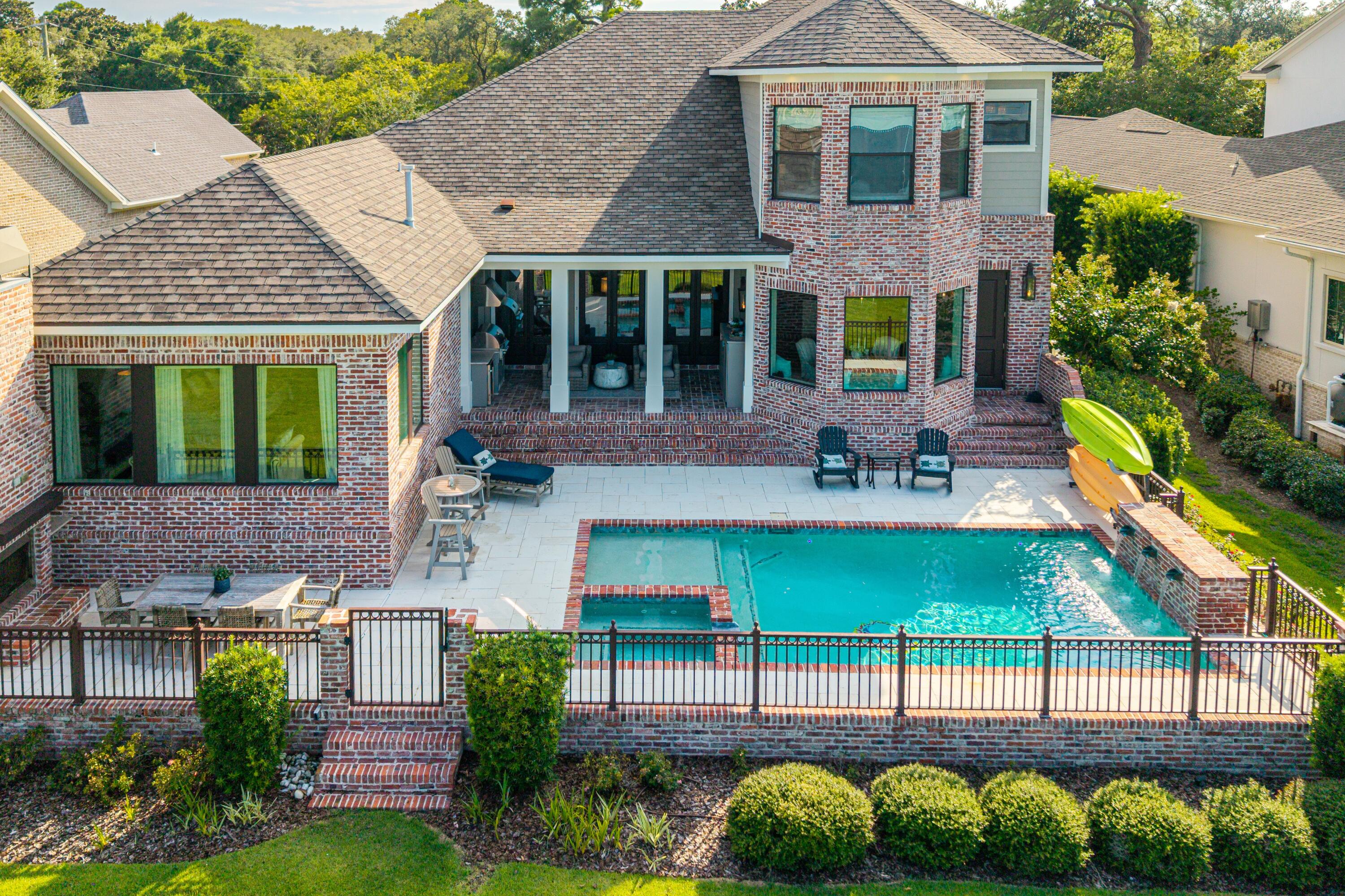 907 Peacock's Point Drive