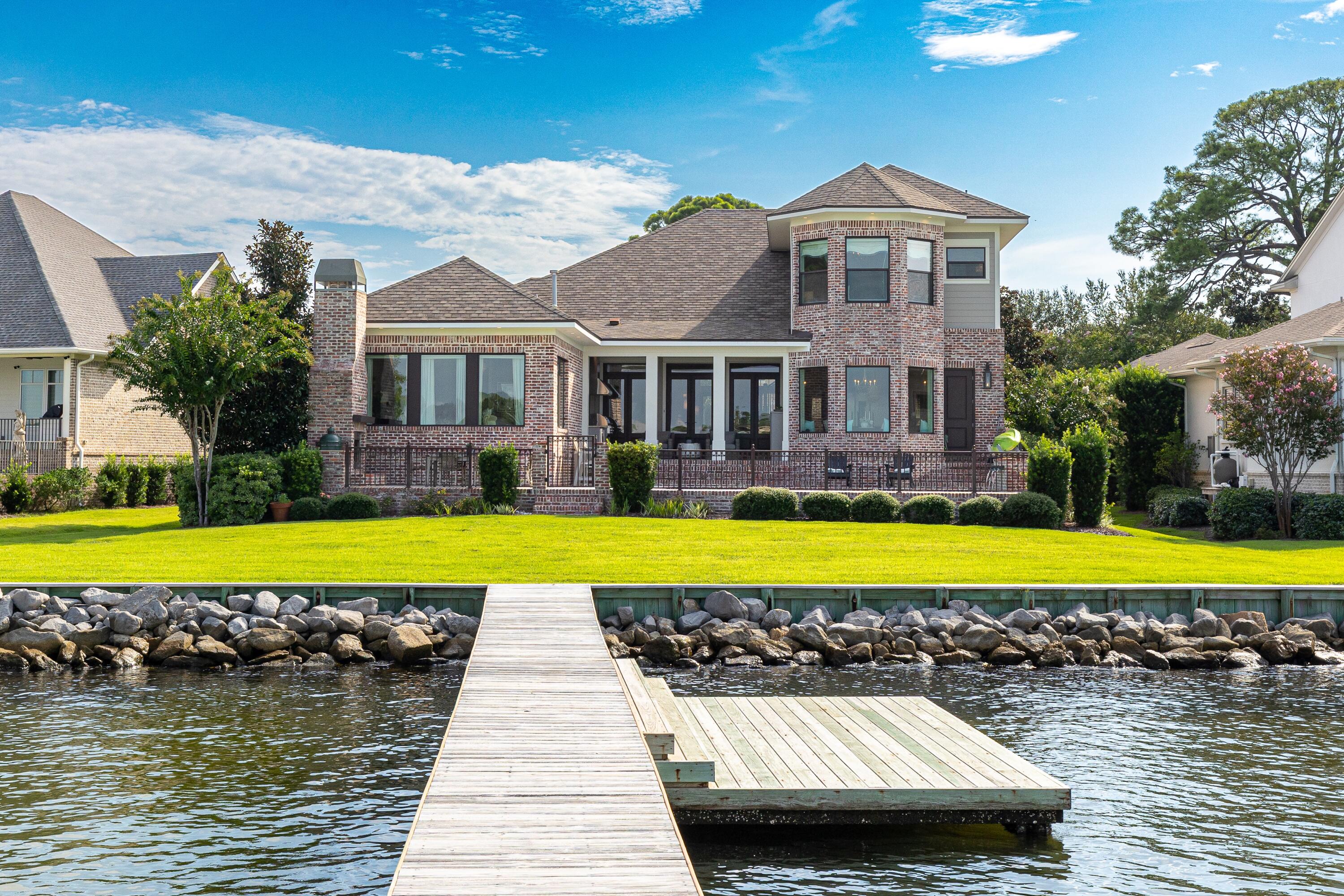 907 Peacock's Point Drive