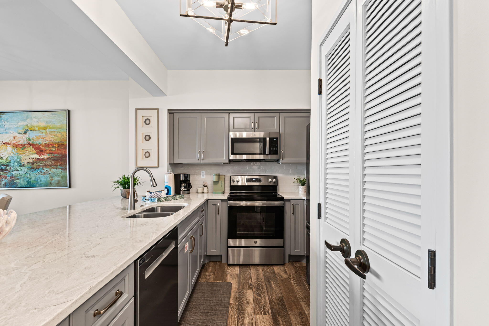 550 Tops L Beach Boulevard # 909