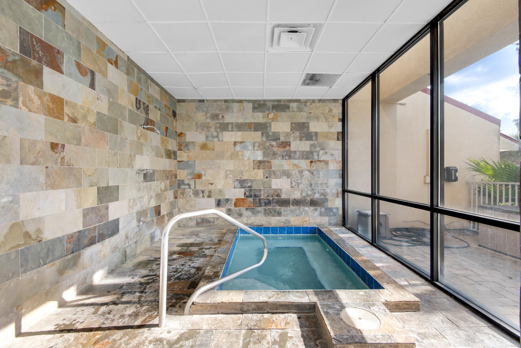 550 Tops L Beach Boulevard # 909