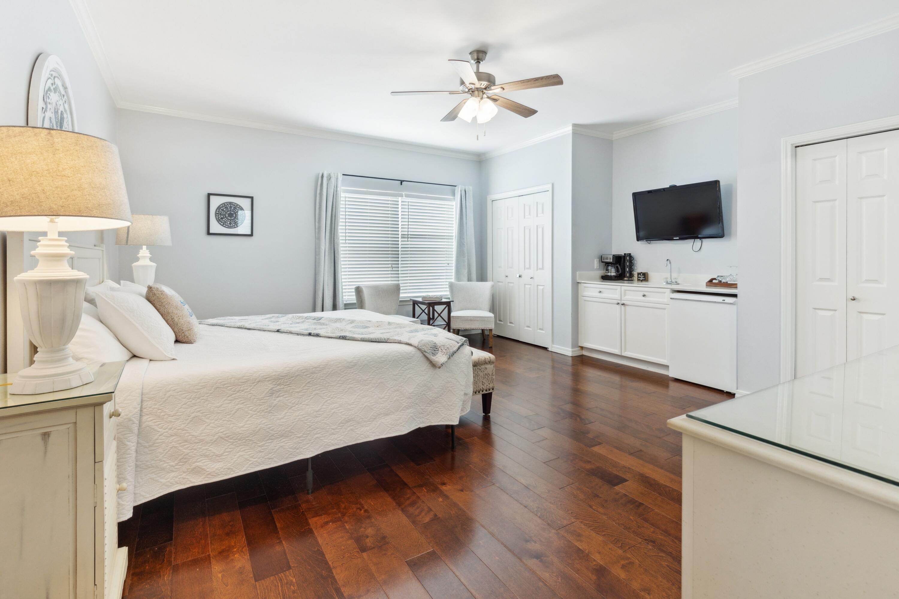 1986 Scenic Gulf Dr. Drive # 11