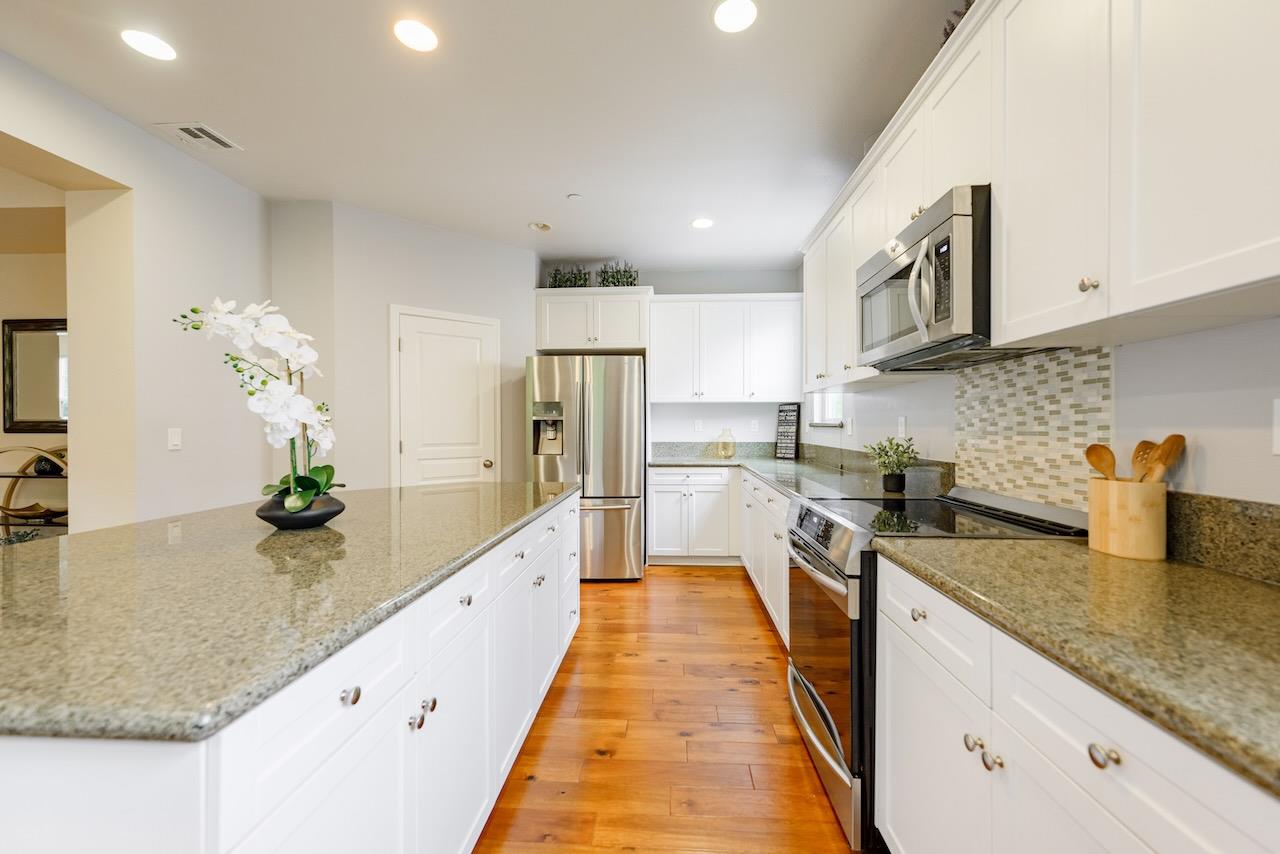 237 Bluebonnet LN 304