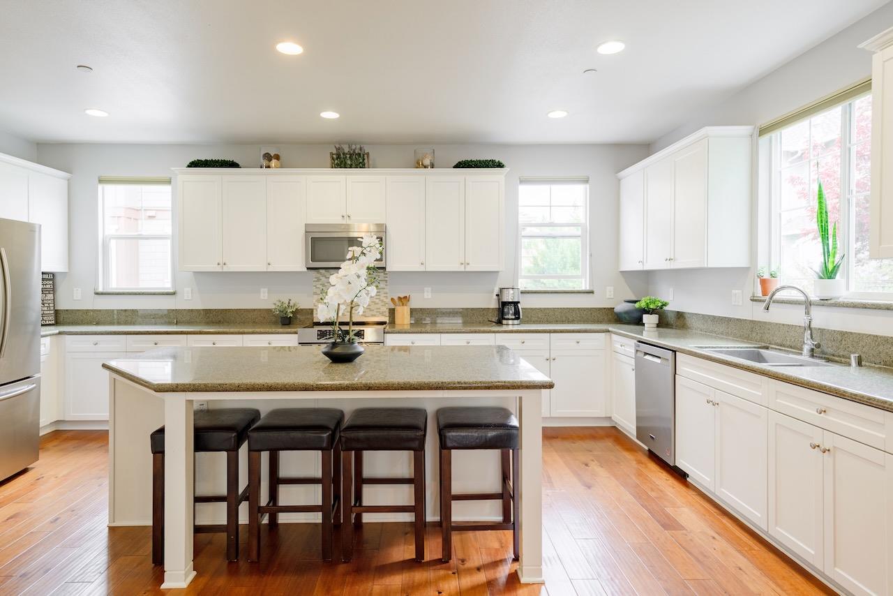 237 Bluebonnet LN 304