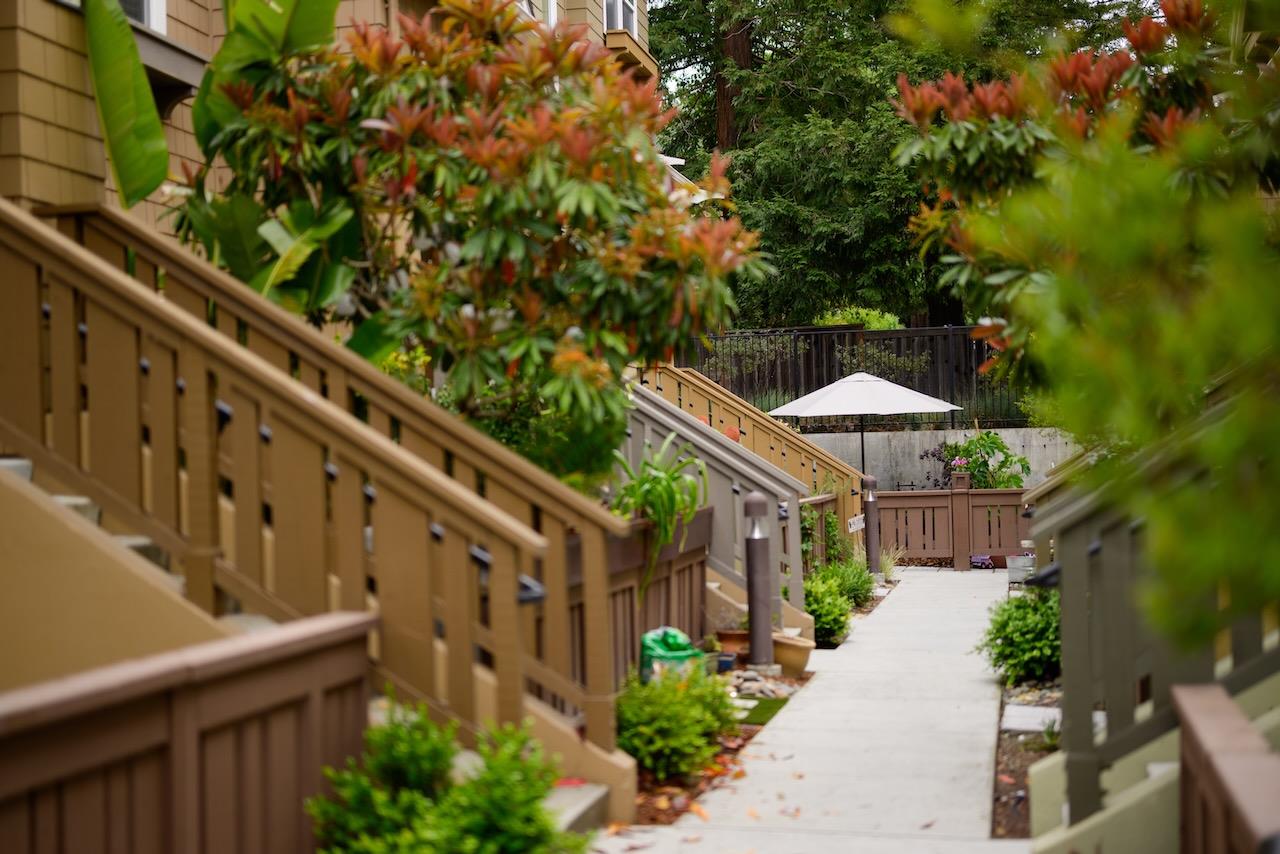 237 Bluebonnet LN 304