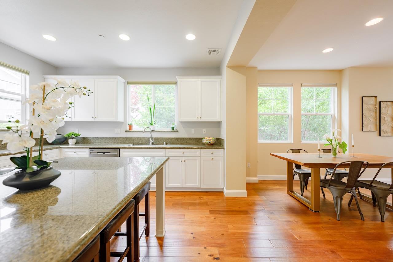 237 Bluebonnet LN 304