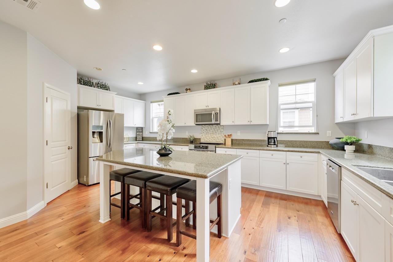 237 Bluebonnet LN 304