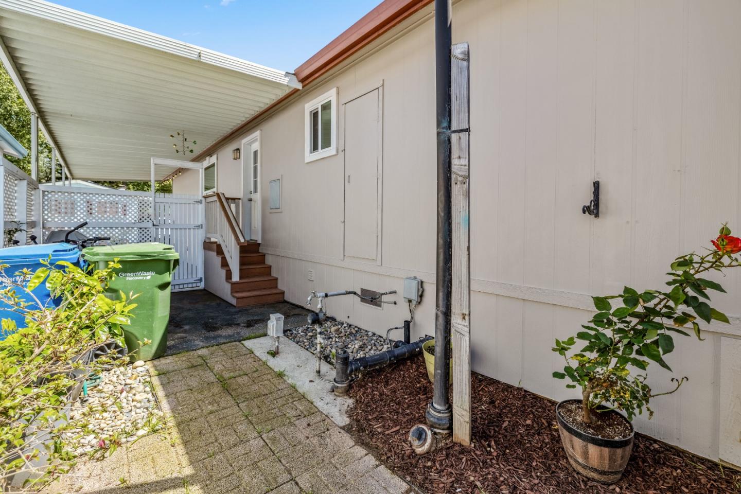 3060 Porter ST 18