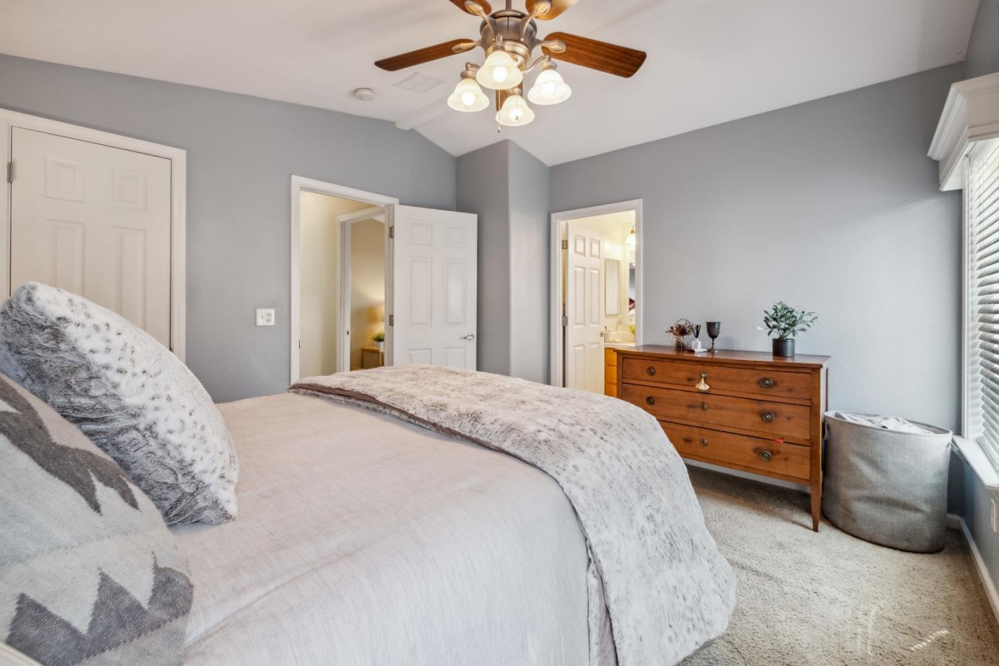 3060 Porter ST 18