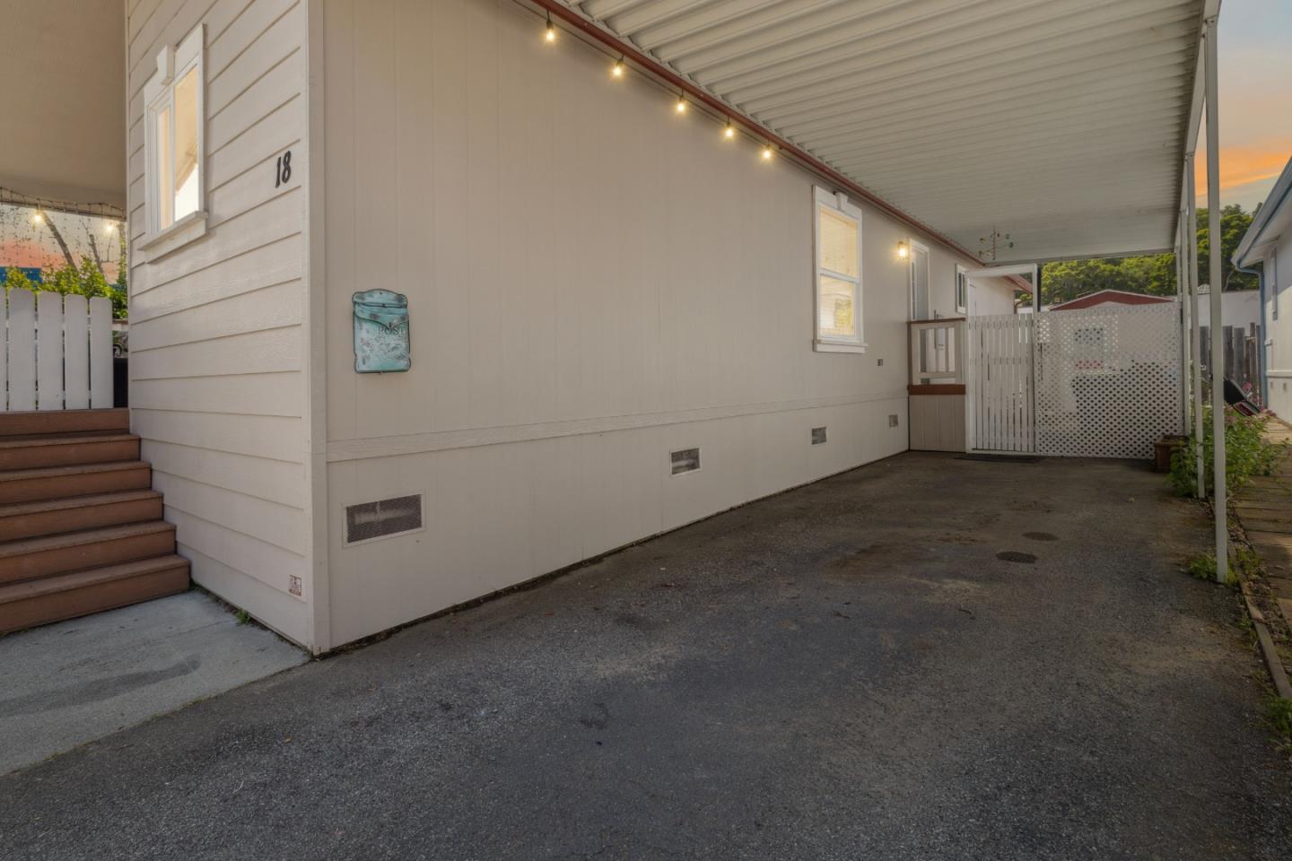 3060 Porter ST 18