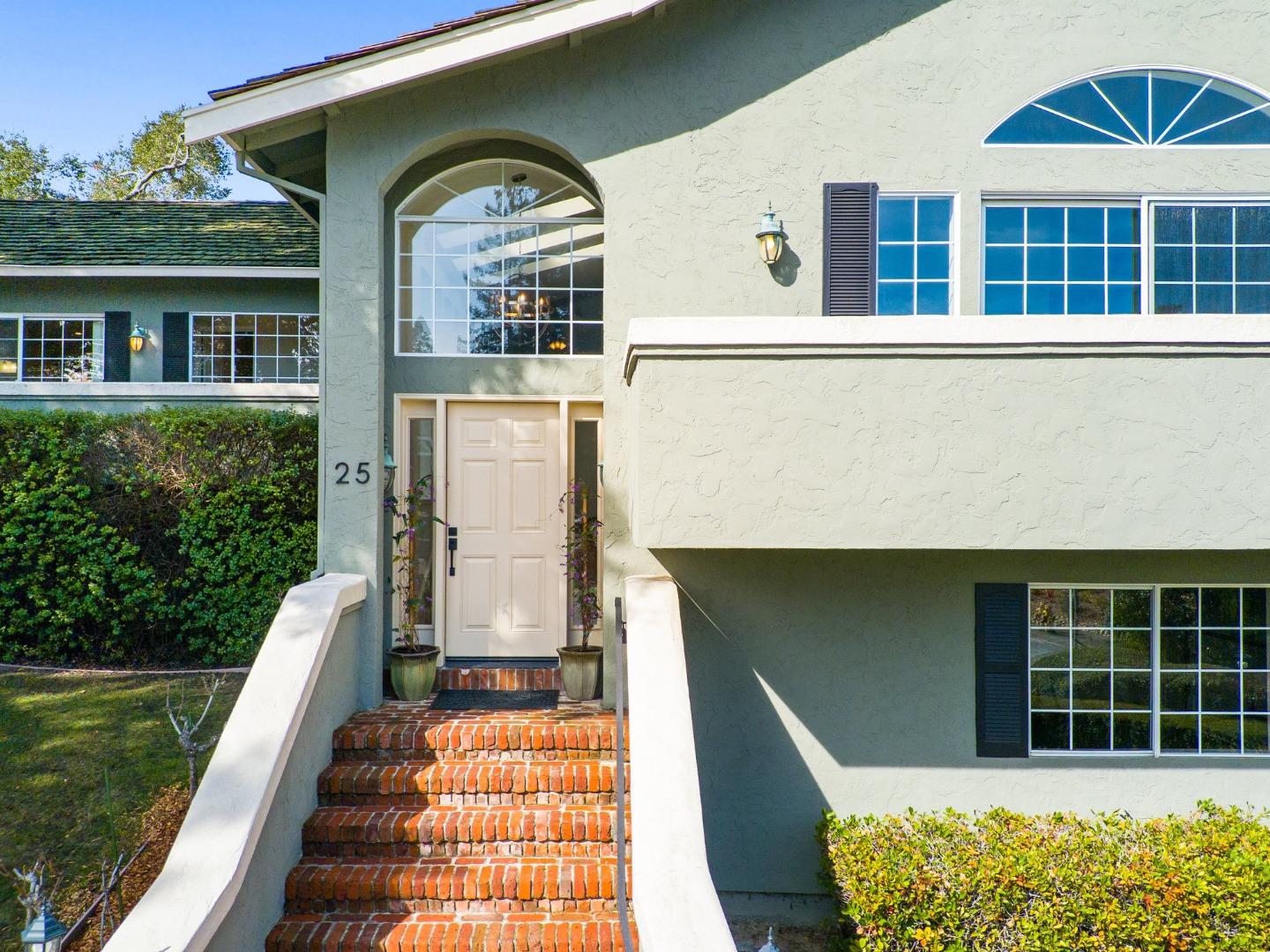 25 Bay Laurel Court