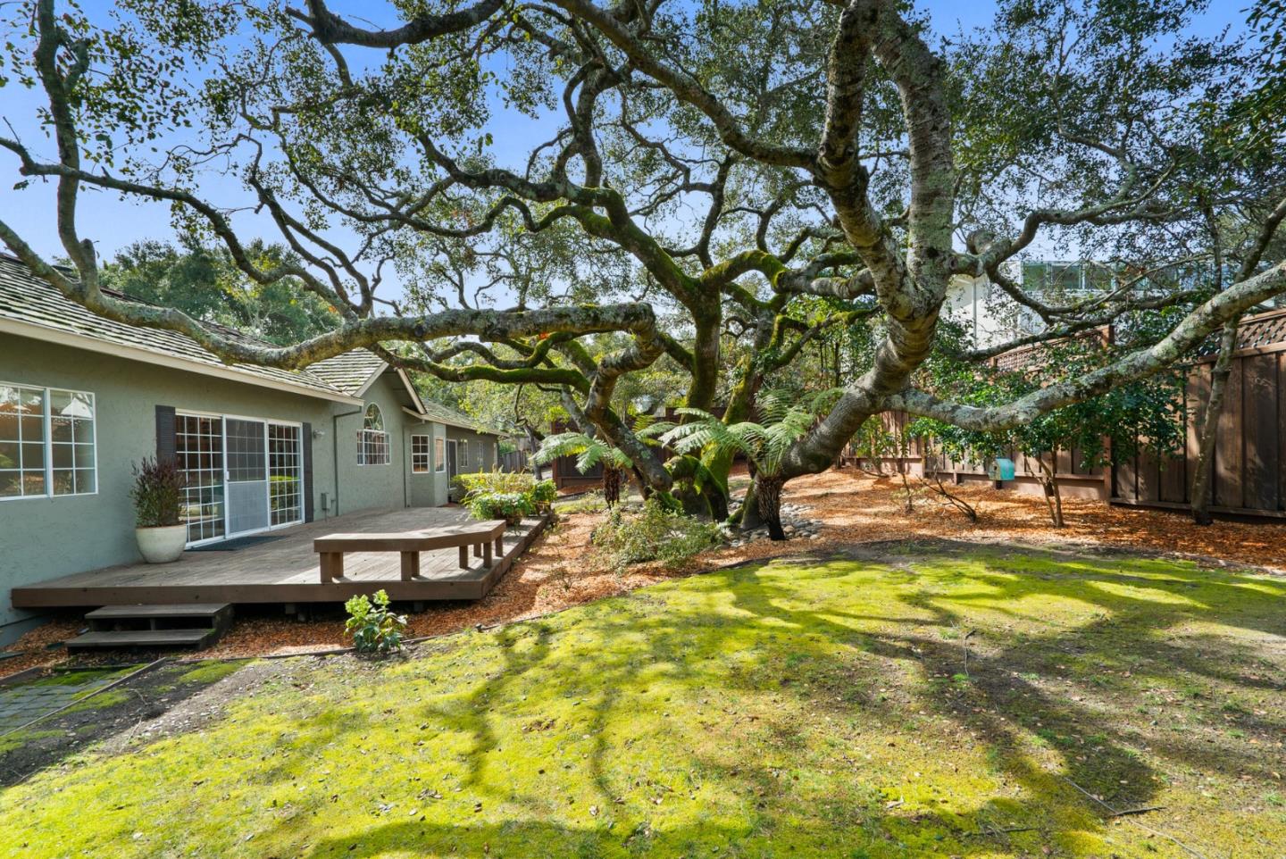 25 Bay Laurel Court