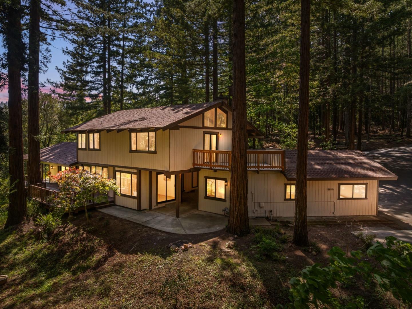 1233 Hillcrest DR