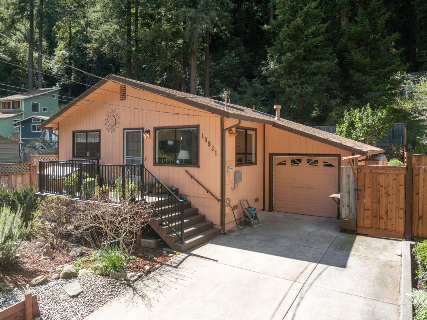 10931 Sequoia Avenue