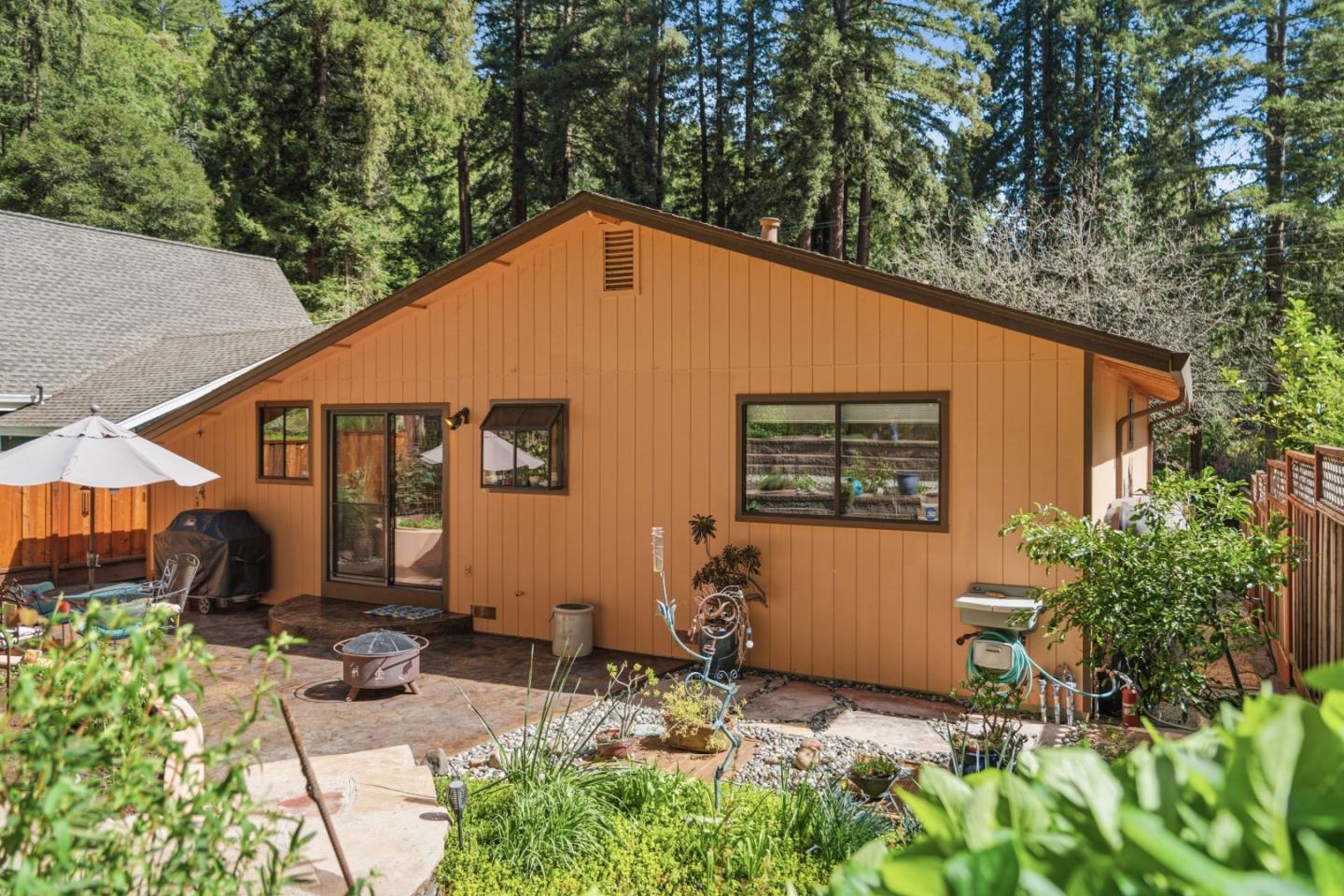 10931 Sequoia Avenue