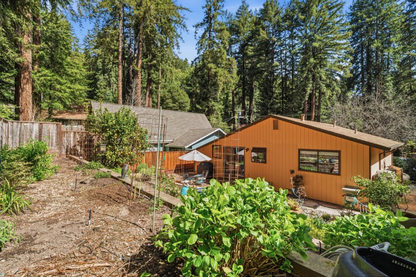 10931 Sequoia Avenue