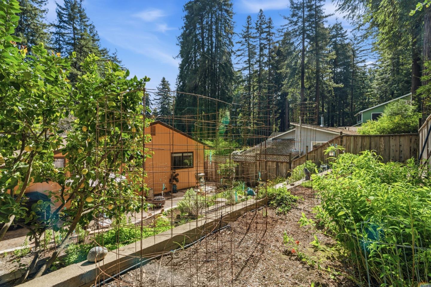 10931 Sequoia Avenue