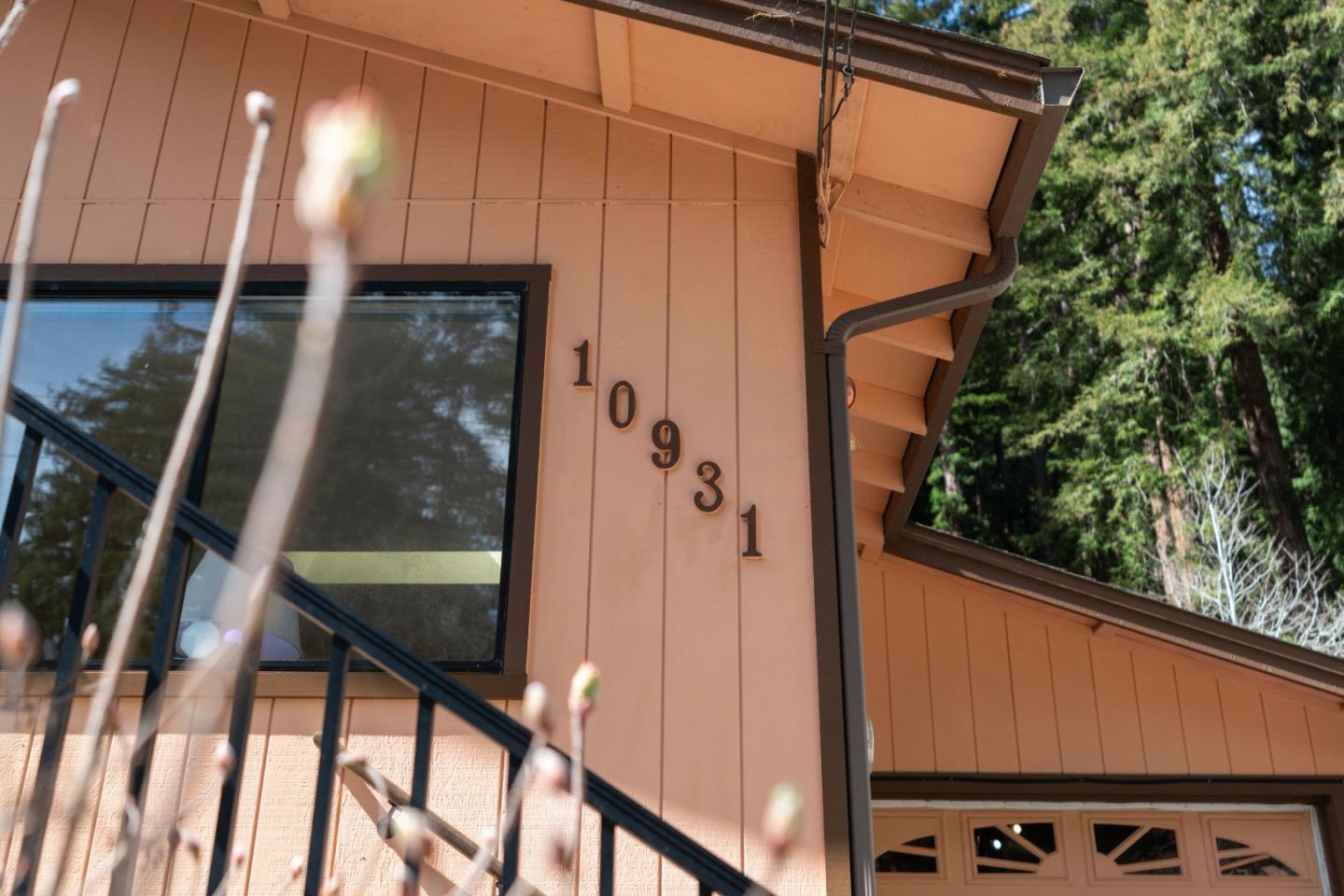 10931 Sequoia Avenue