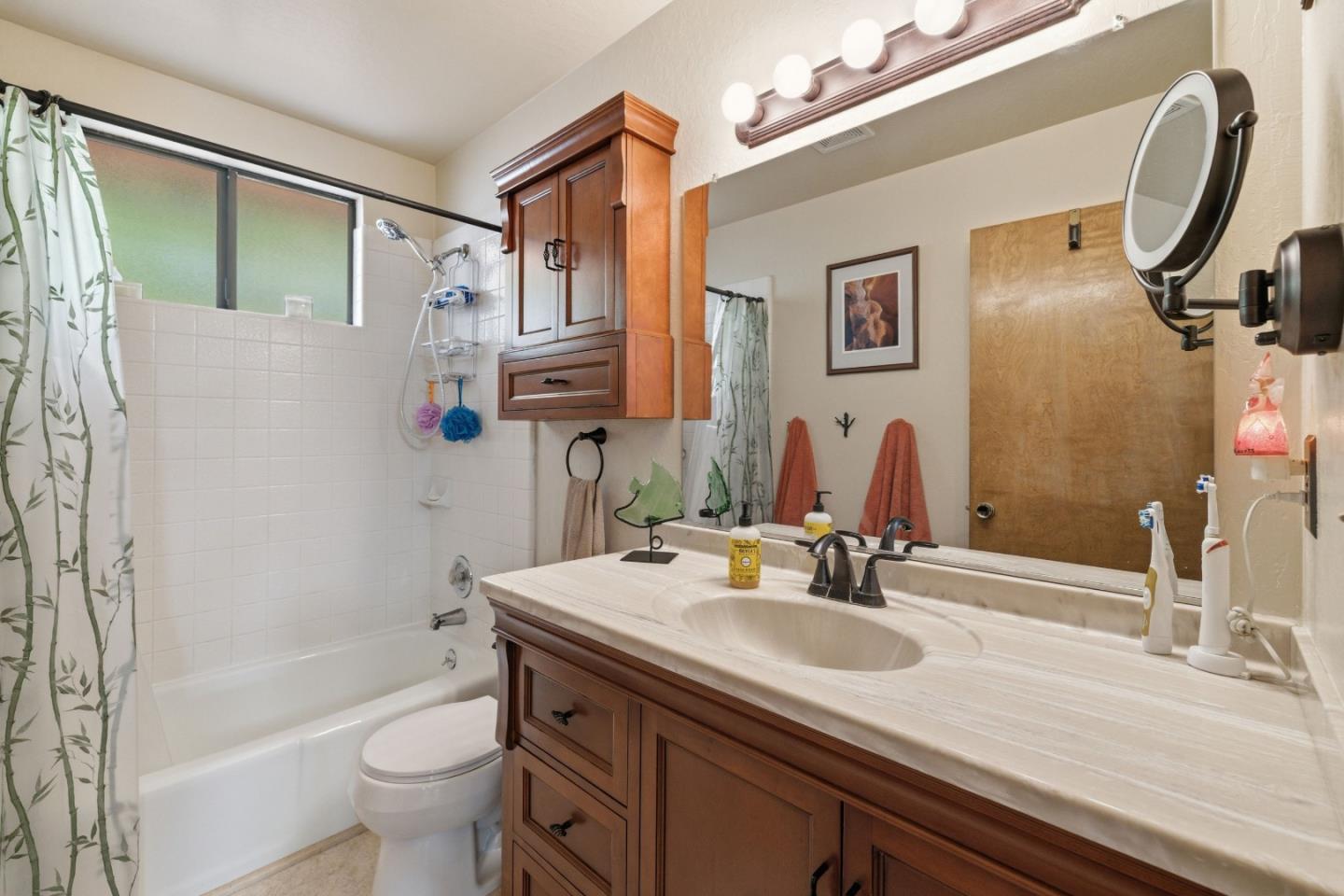 10931 Sequoia Avenue