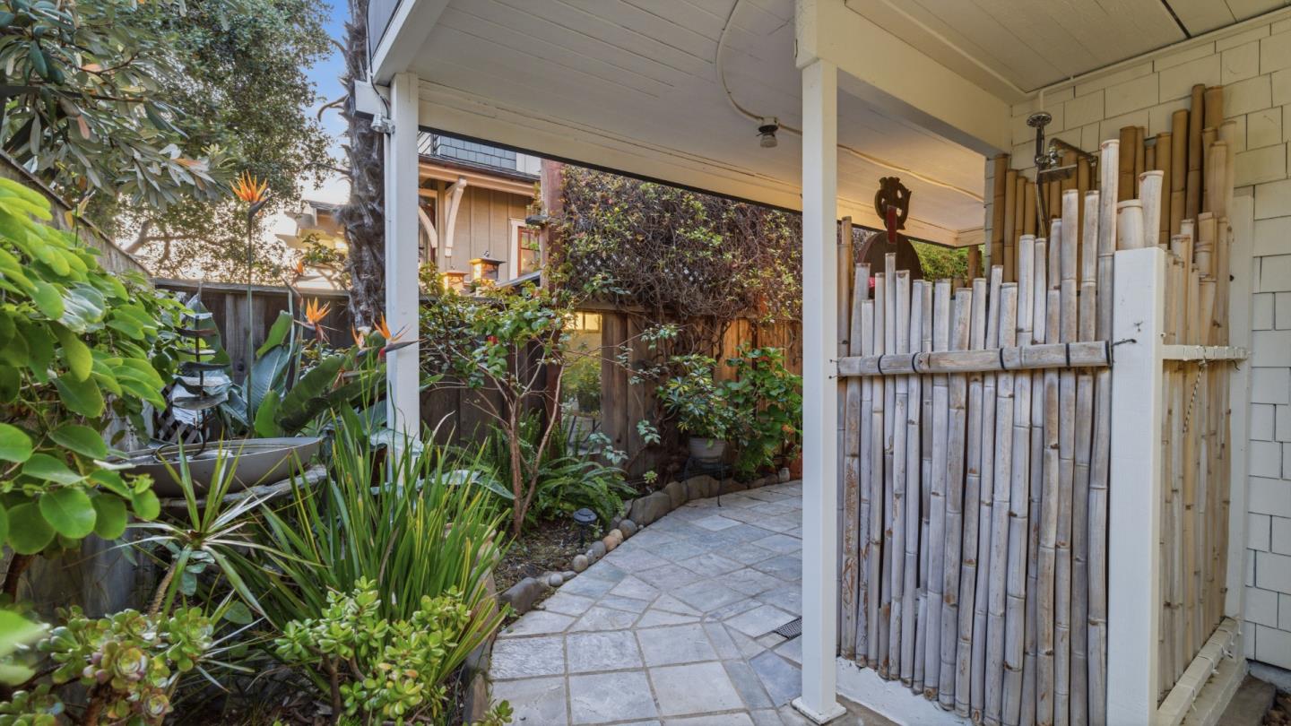 417 Alta Loma LN