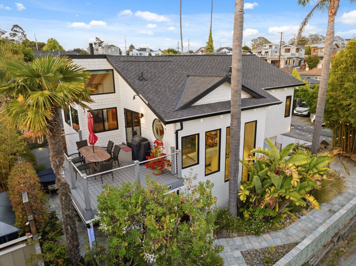 417 Alta Loma LN