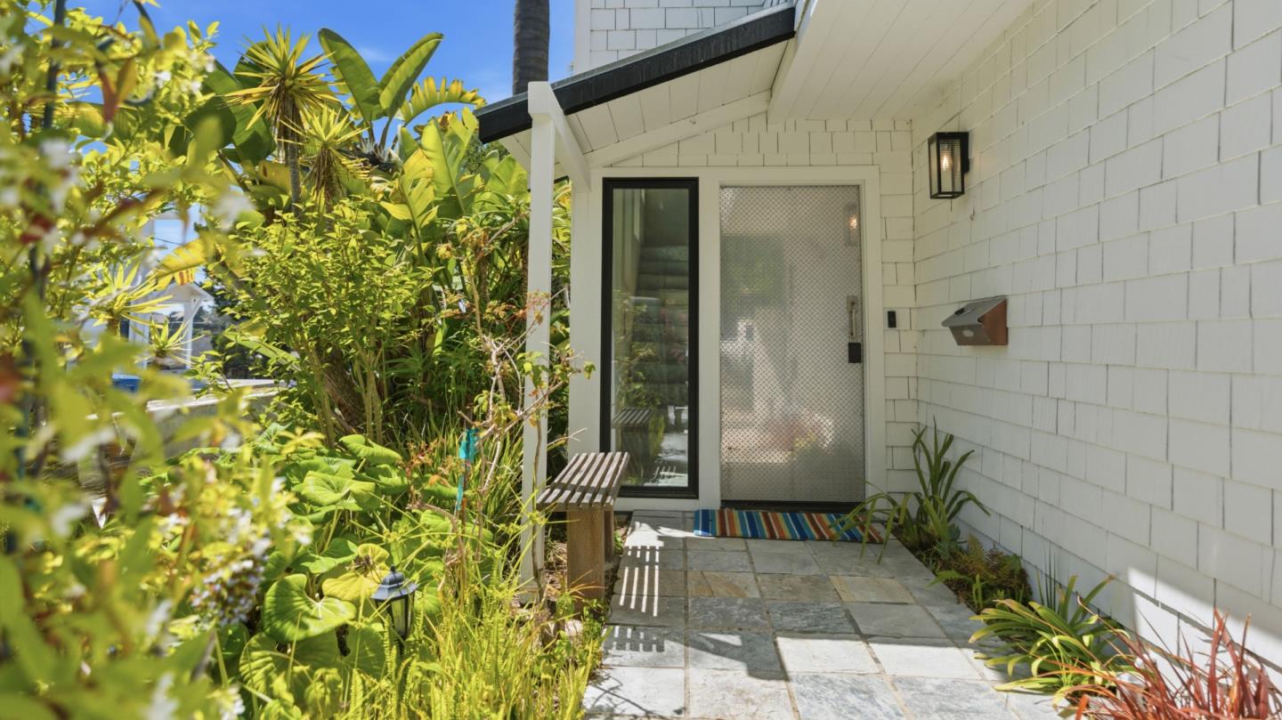417 Alta Loma LN