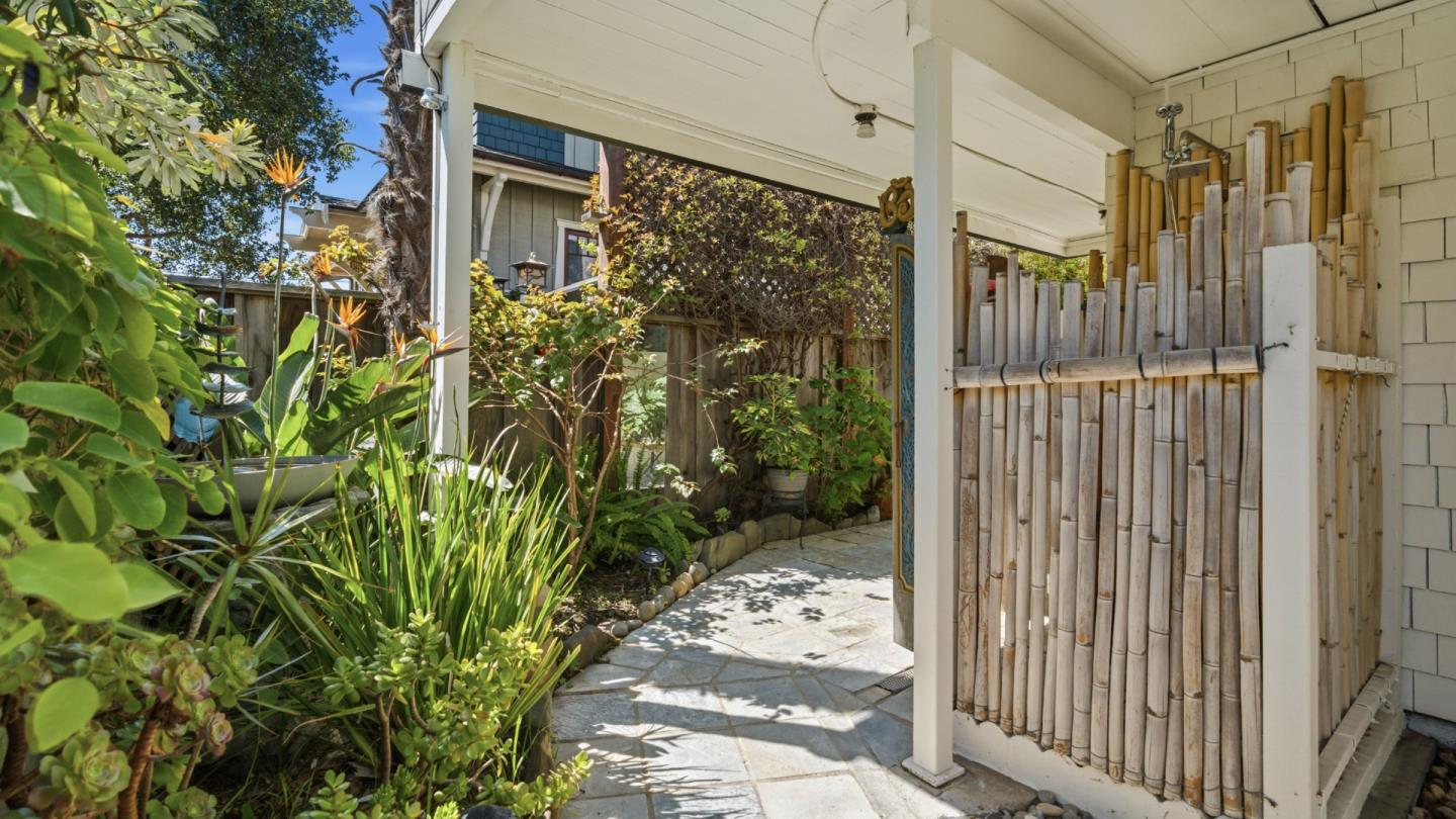 417 Alta Loma LN