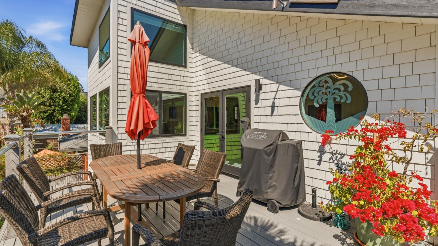 417 Alta Loma LN