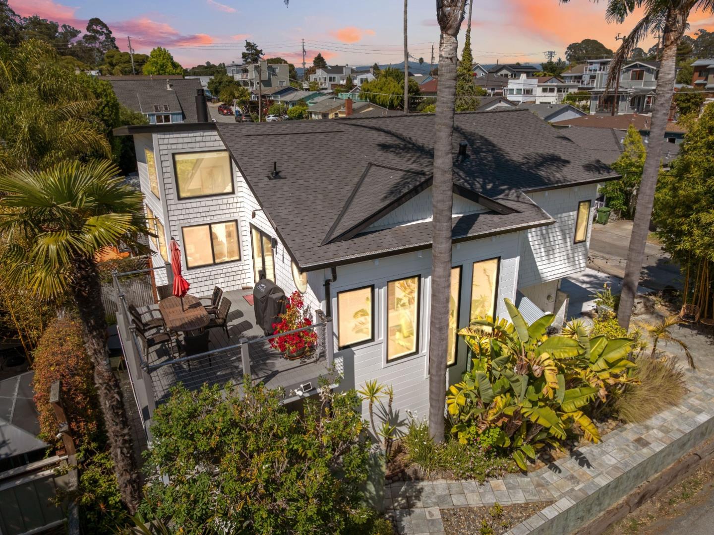 417 Alta Loma LN