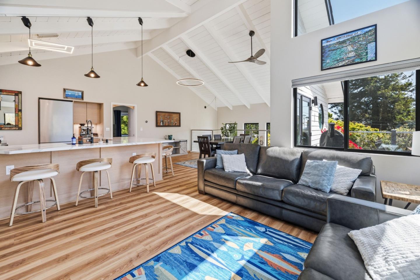 417 Alta Loma LN