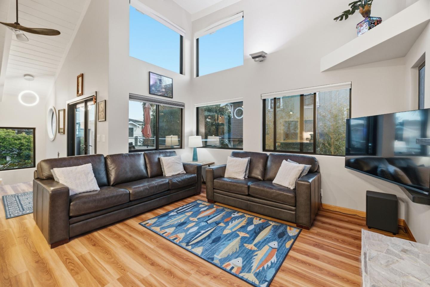 417 Alta Loma LN
