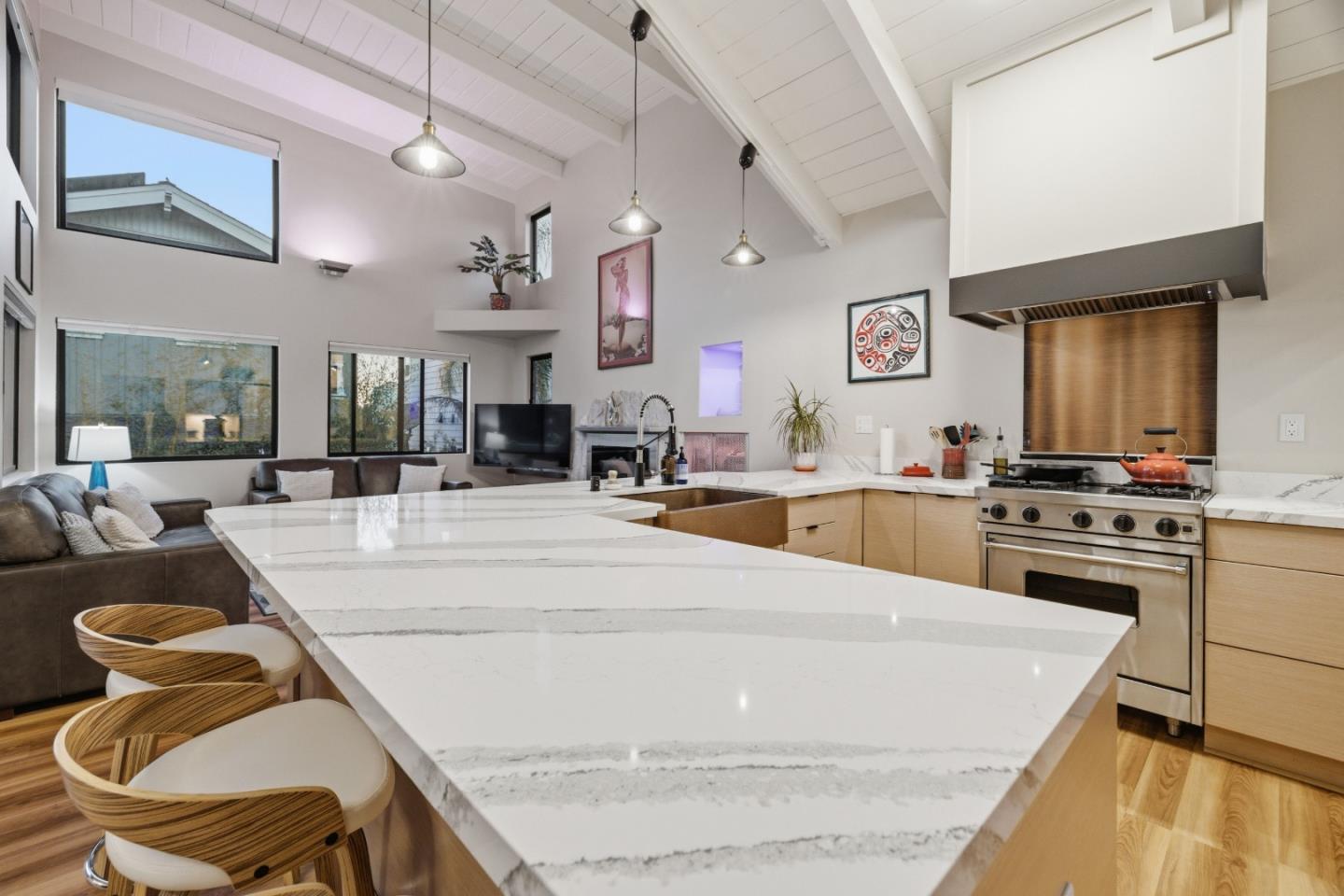 417 Alta Loma LN