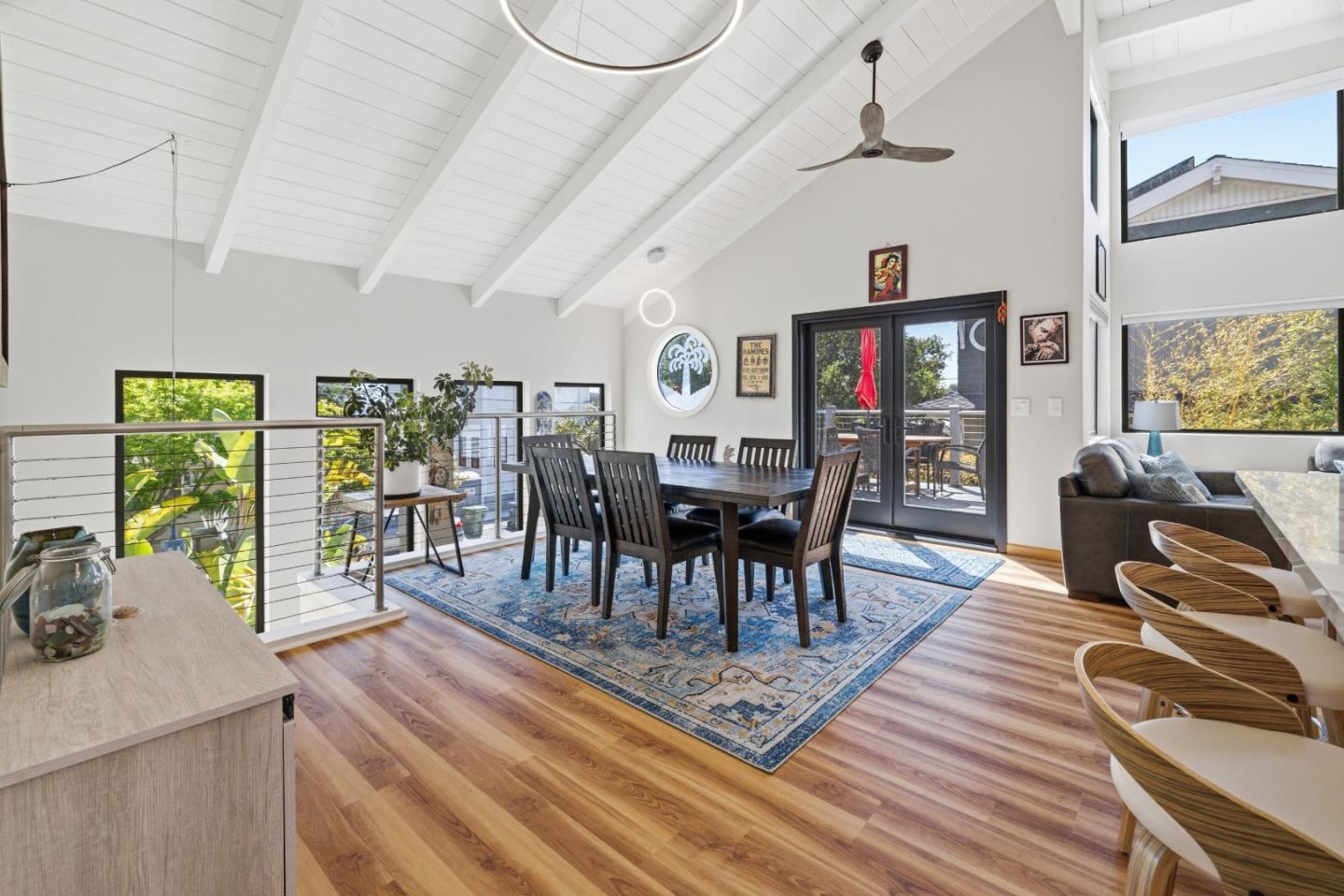417 Alta Loma LN