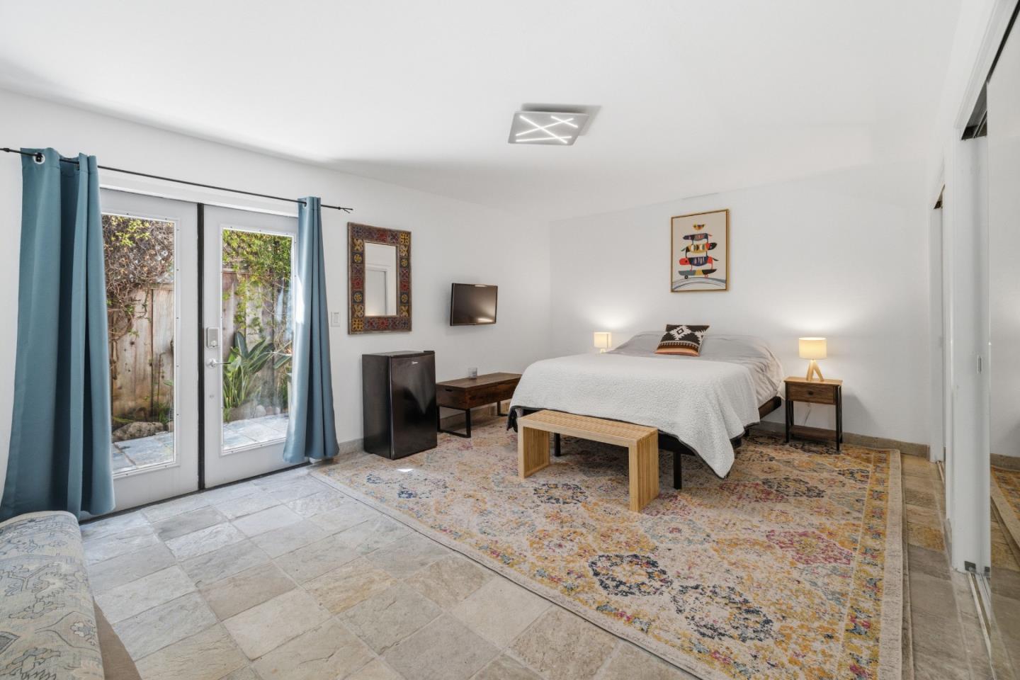 417 Alta Loma LN