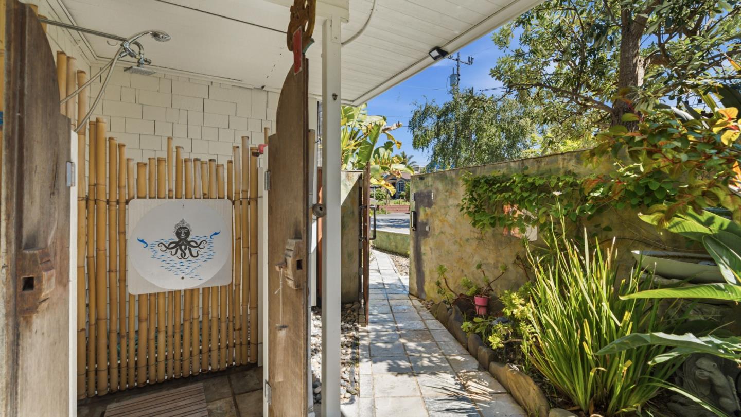 417 Alta Loma LN