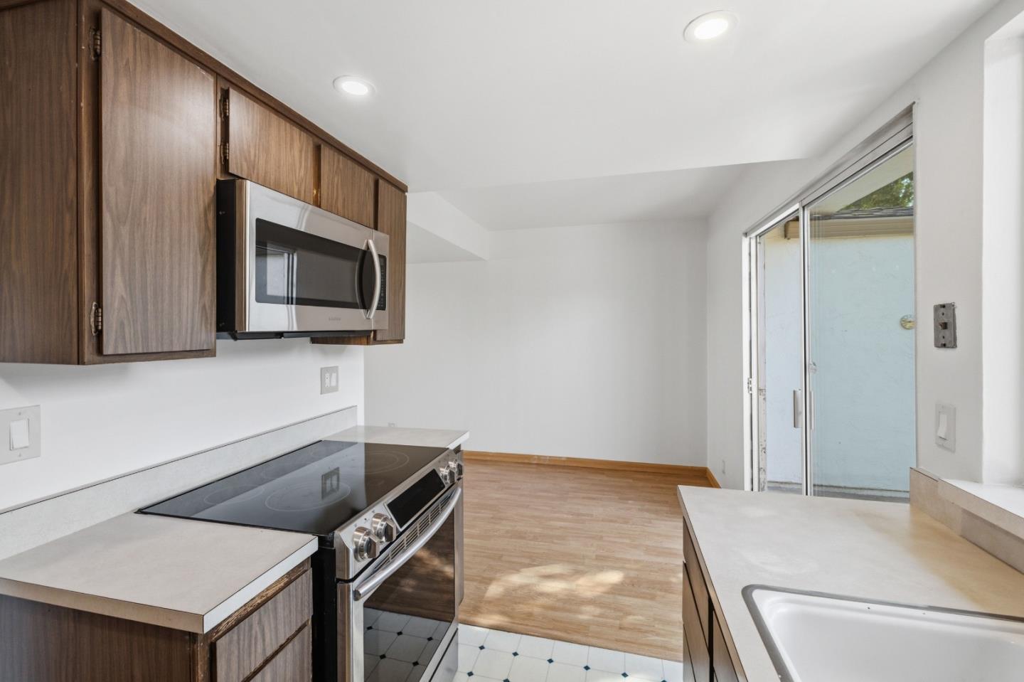 194 Oakbrook Circle