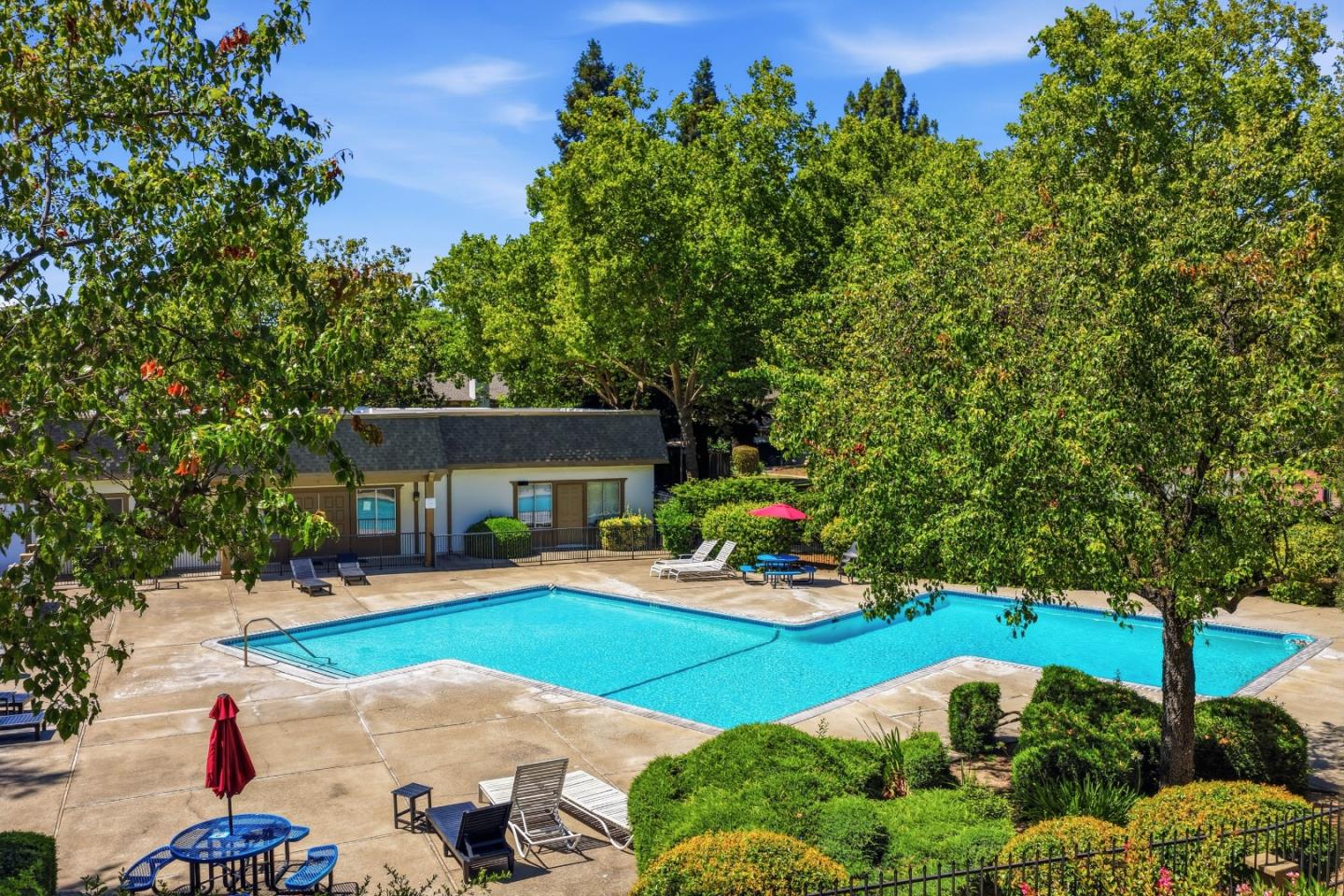 194 Oakbrook Circle