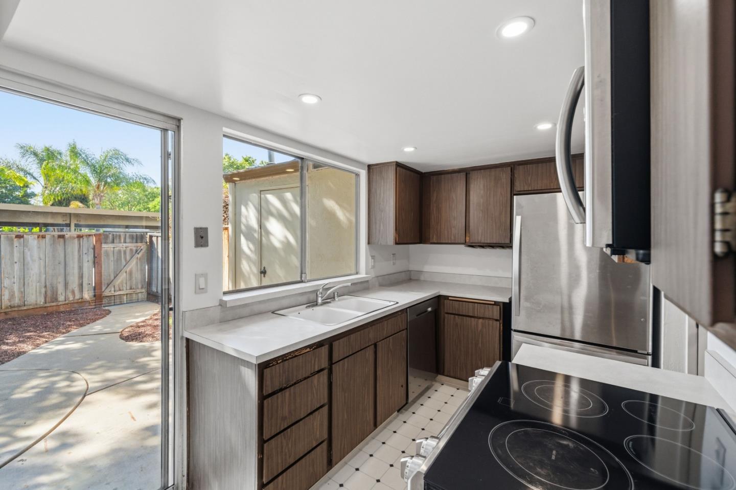 194 Oakbrook Circle