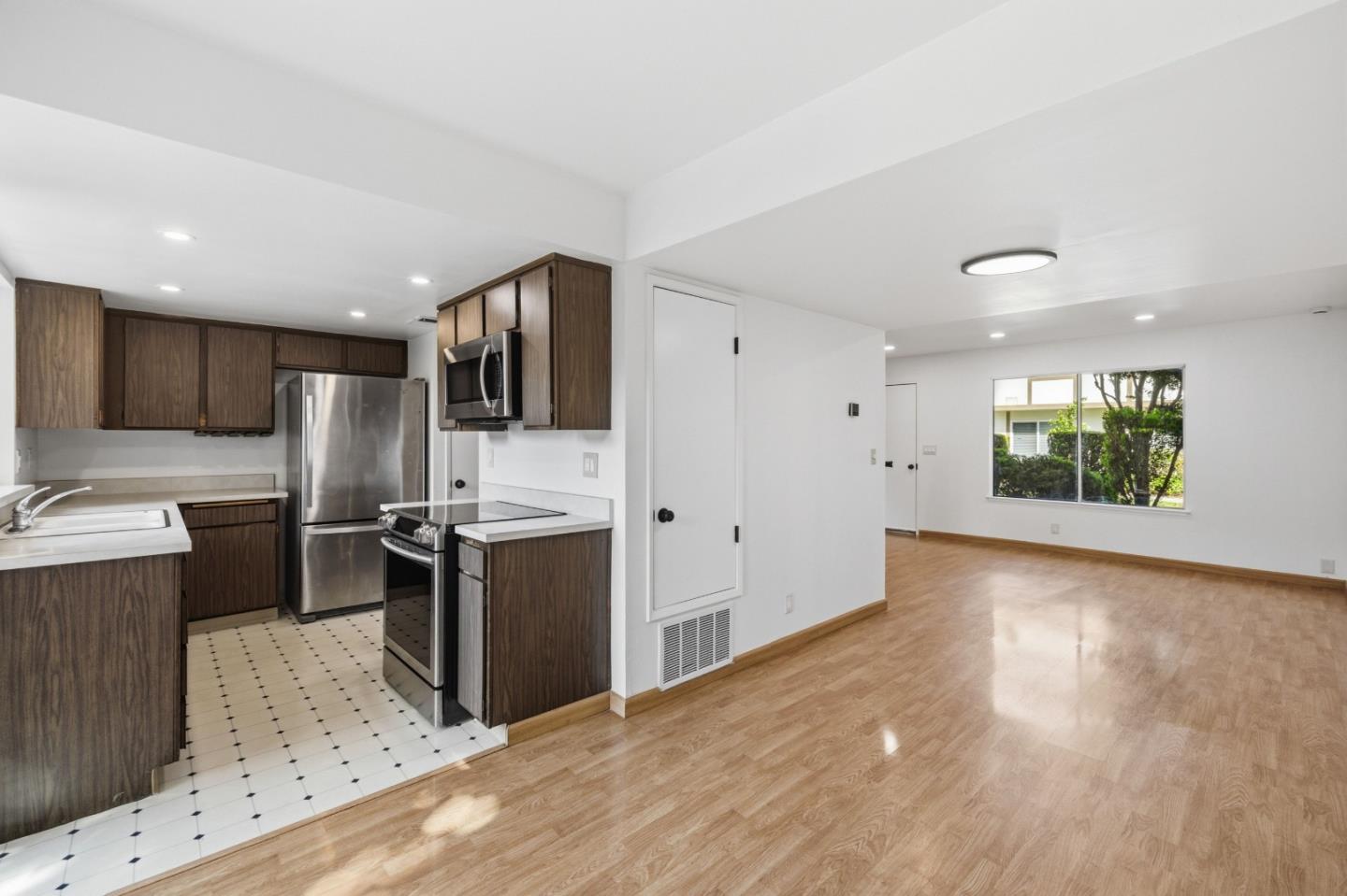 194 Oakbrook Circle