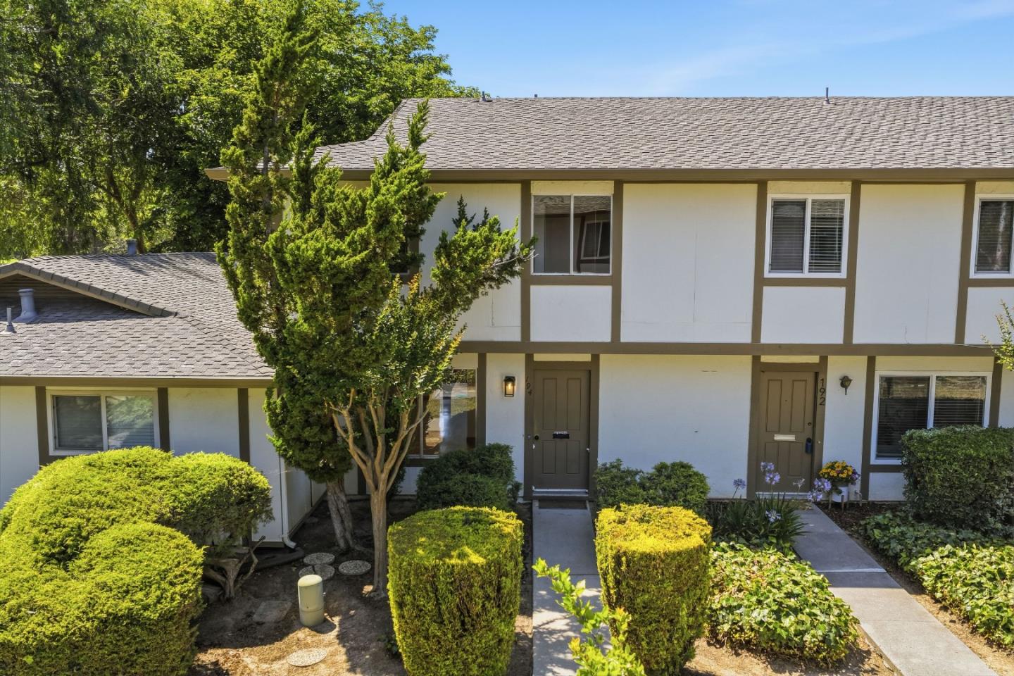 194 Oakbrook Circle