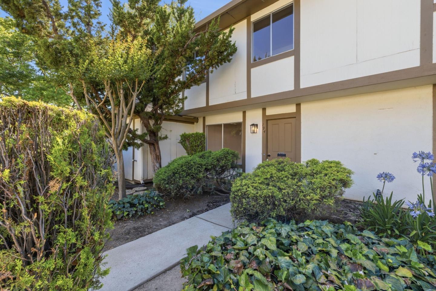 194 Oakbrook Circle