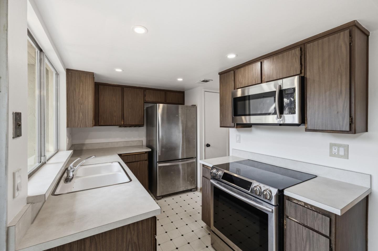 194 Oakbrook Circle