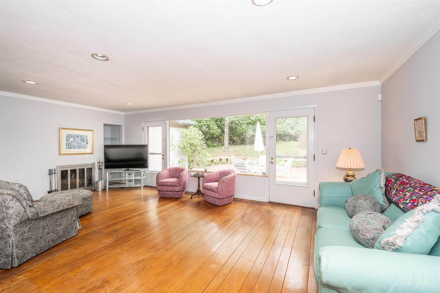 2326 Raeburn Terrace