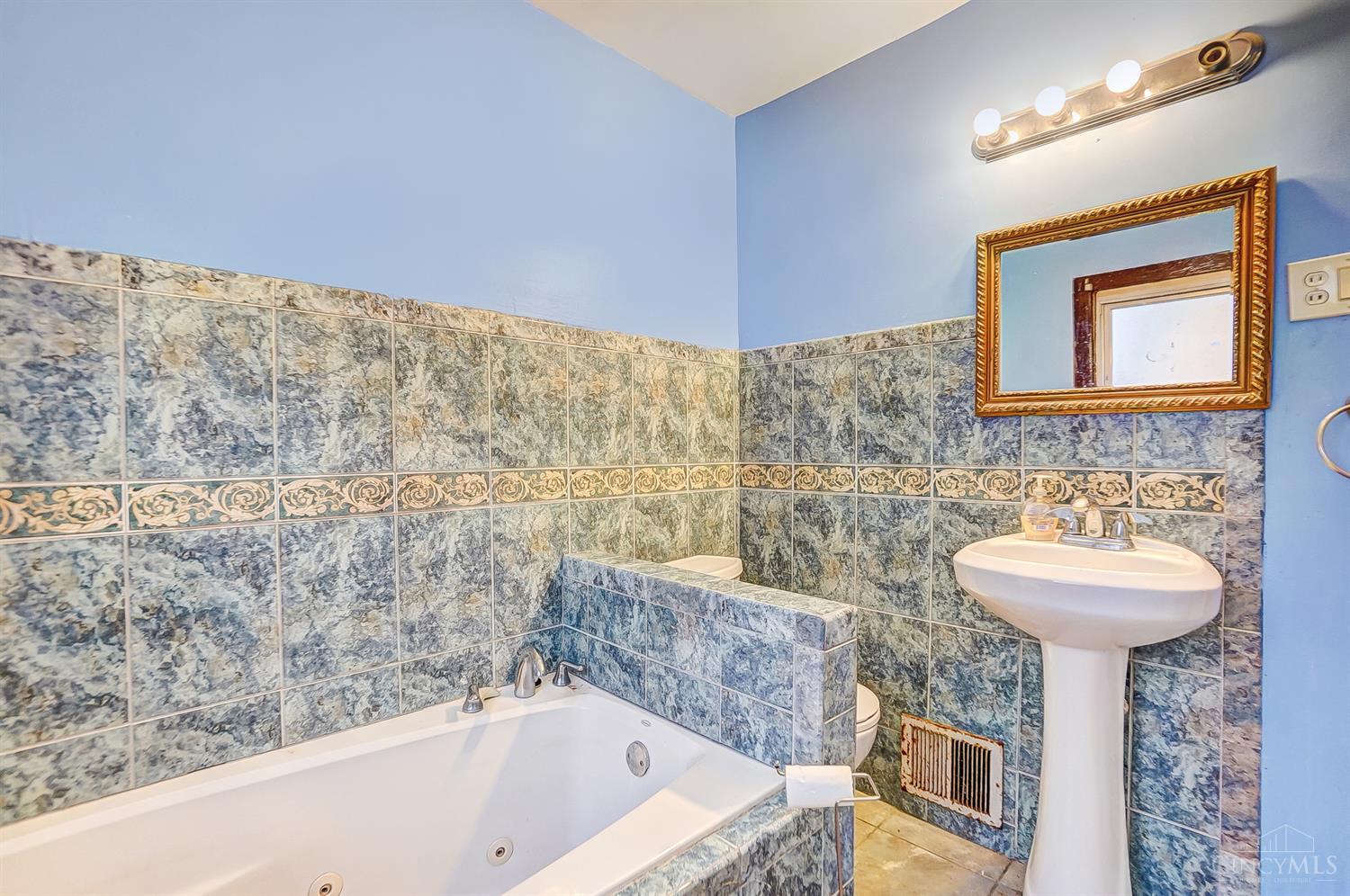 1118 Fairbanks Avenue