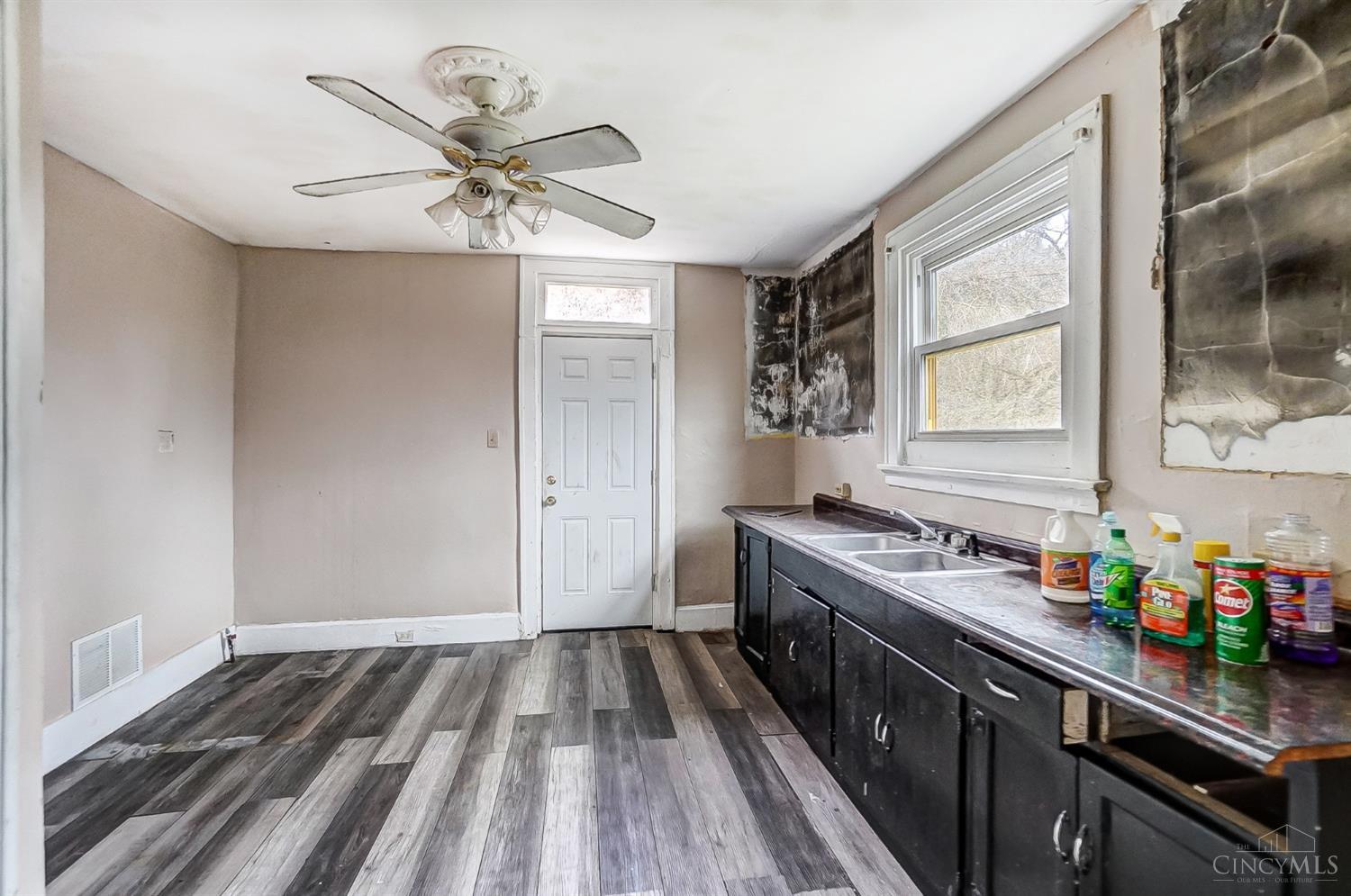 3087 Moosewood Avenue