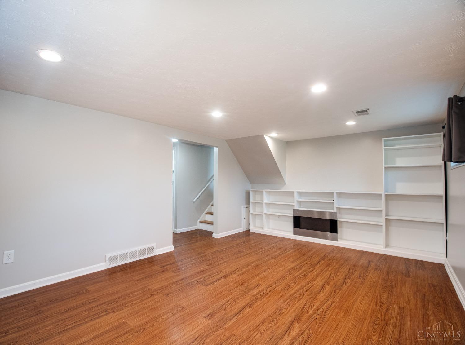 2446 Bracebridge Drive