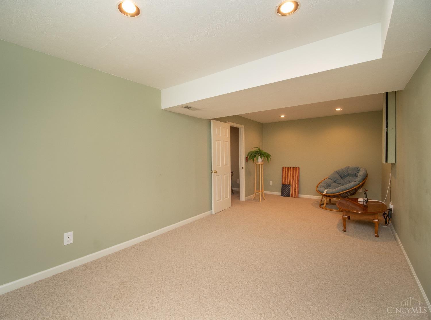 4938 Isaac Lane