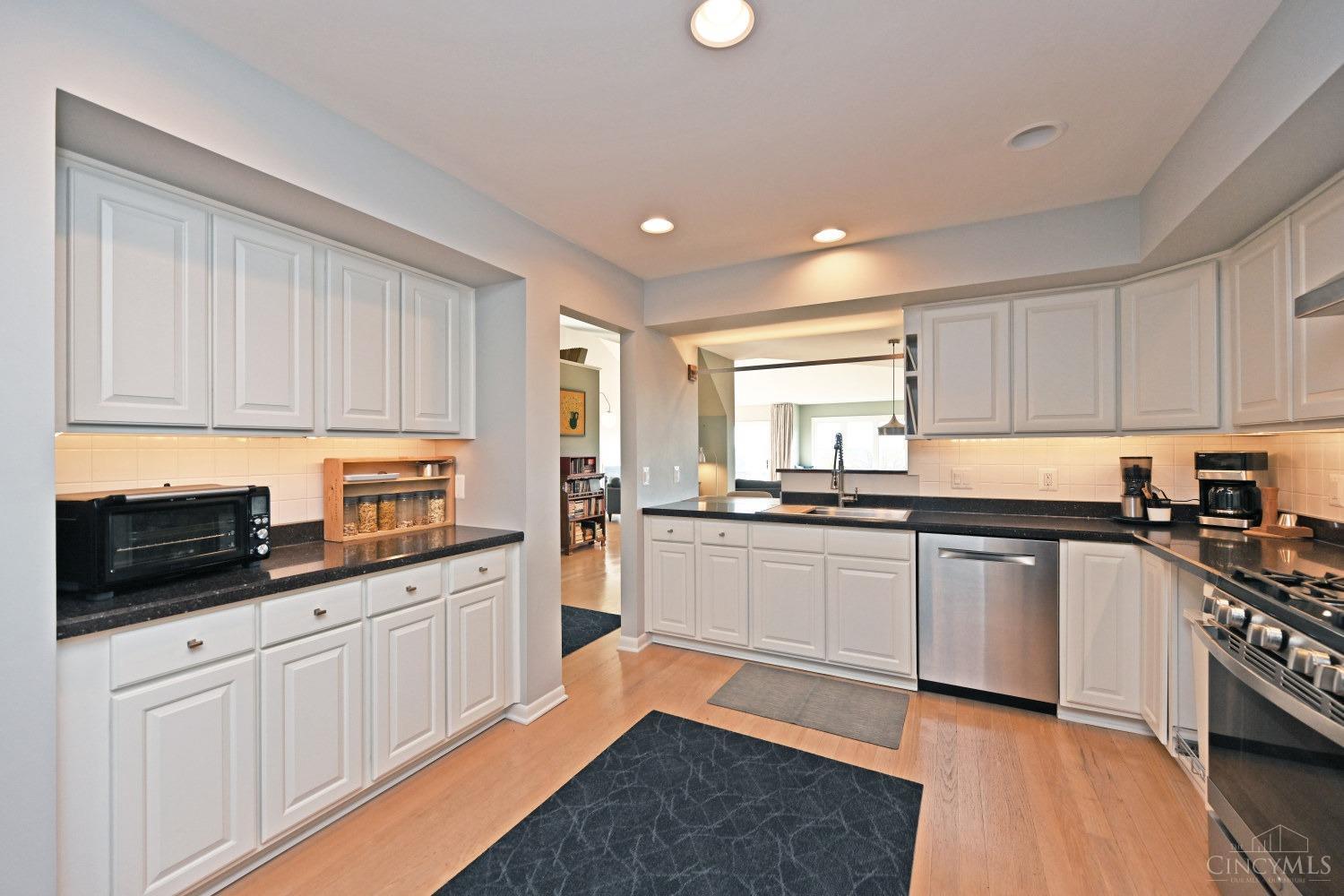 2600 Cleinview Avenue Unit: 8
