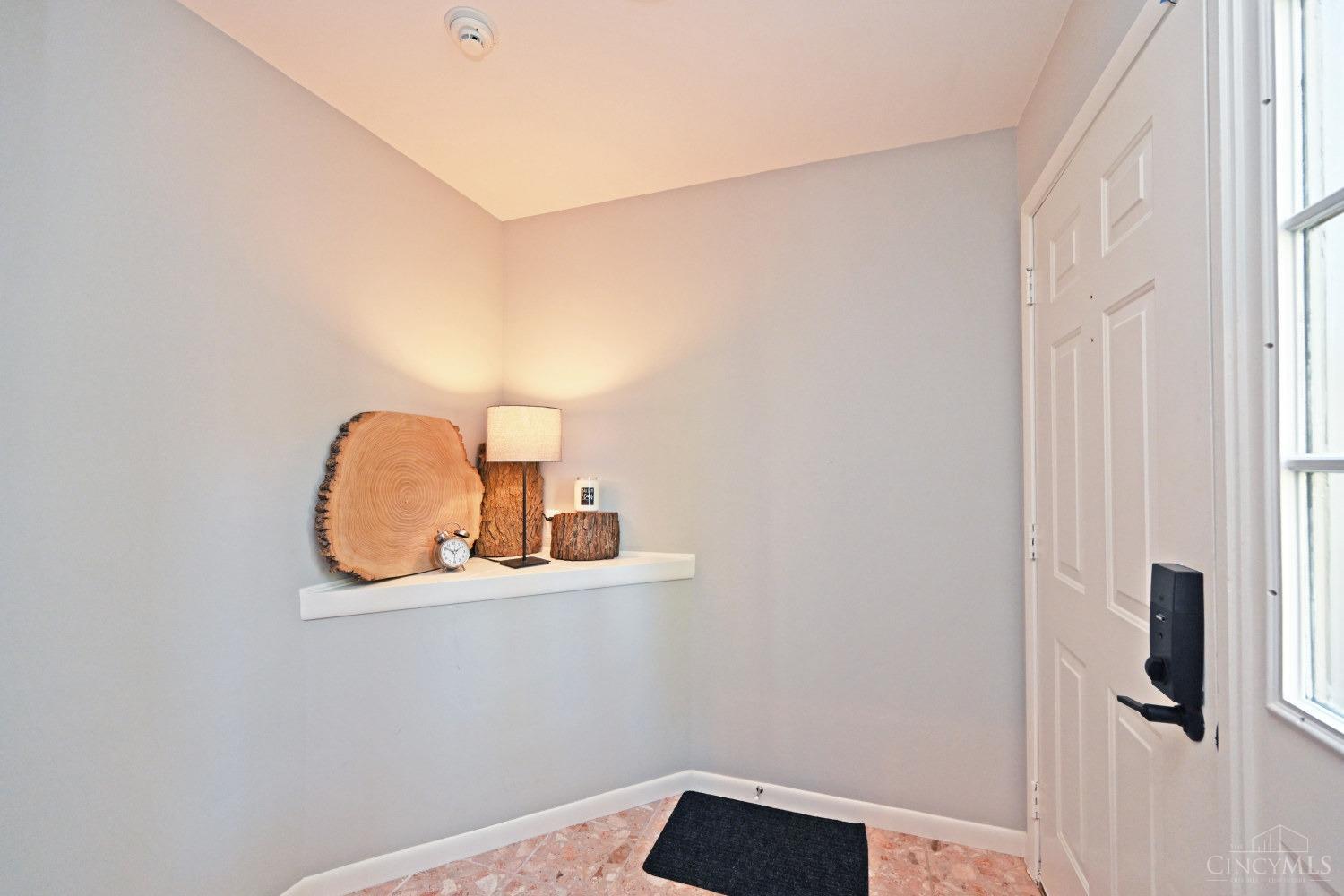 2600 Cleinview Avenue Unit: 8