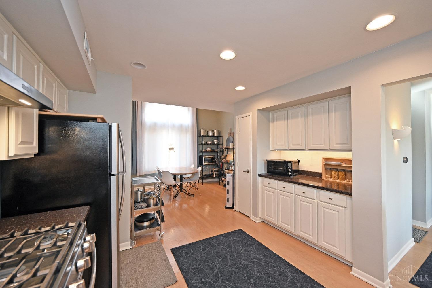 2600 Cleinview Avenue Unit: 8